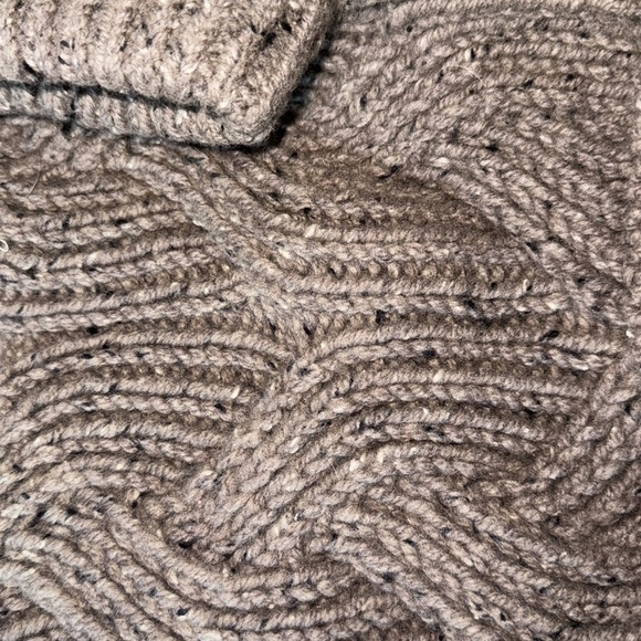NWT Banana Republic Wool Fisherman Cable-Knit Sweater Color Taupe Dogs sz Large - Picture 5 of 9